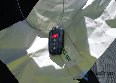 2021 Toyota Rav4 Hybrid Xle z USA, uszkodzony, nr VIN 4T3RWRFV1MU024113